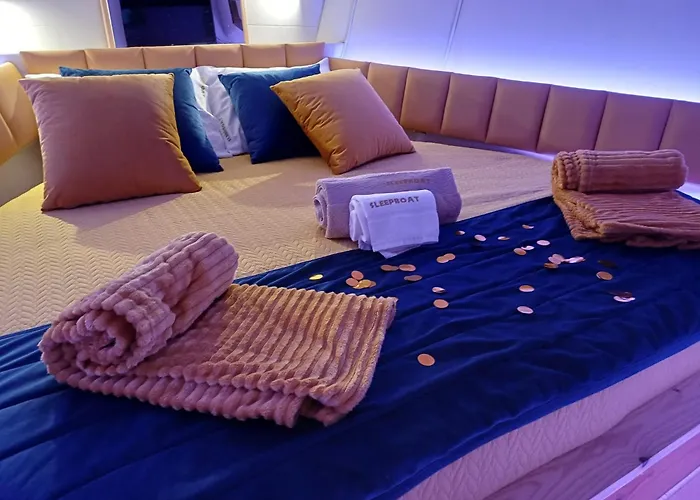 Sleepboat Luxlife Yatch