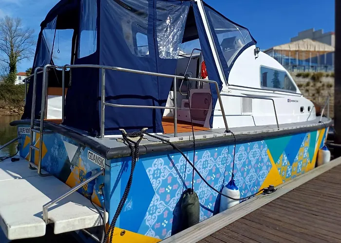 Sleepboat Luxlife Yatch