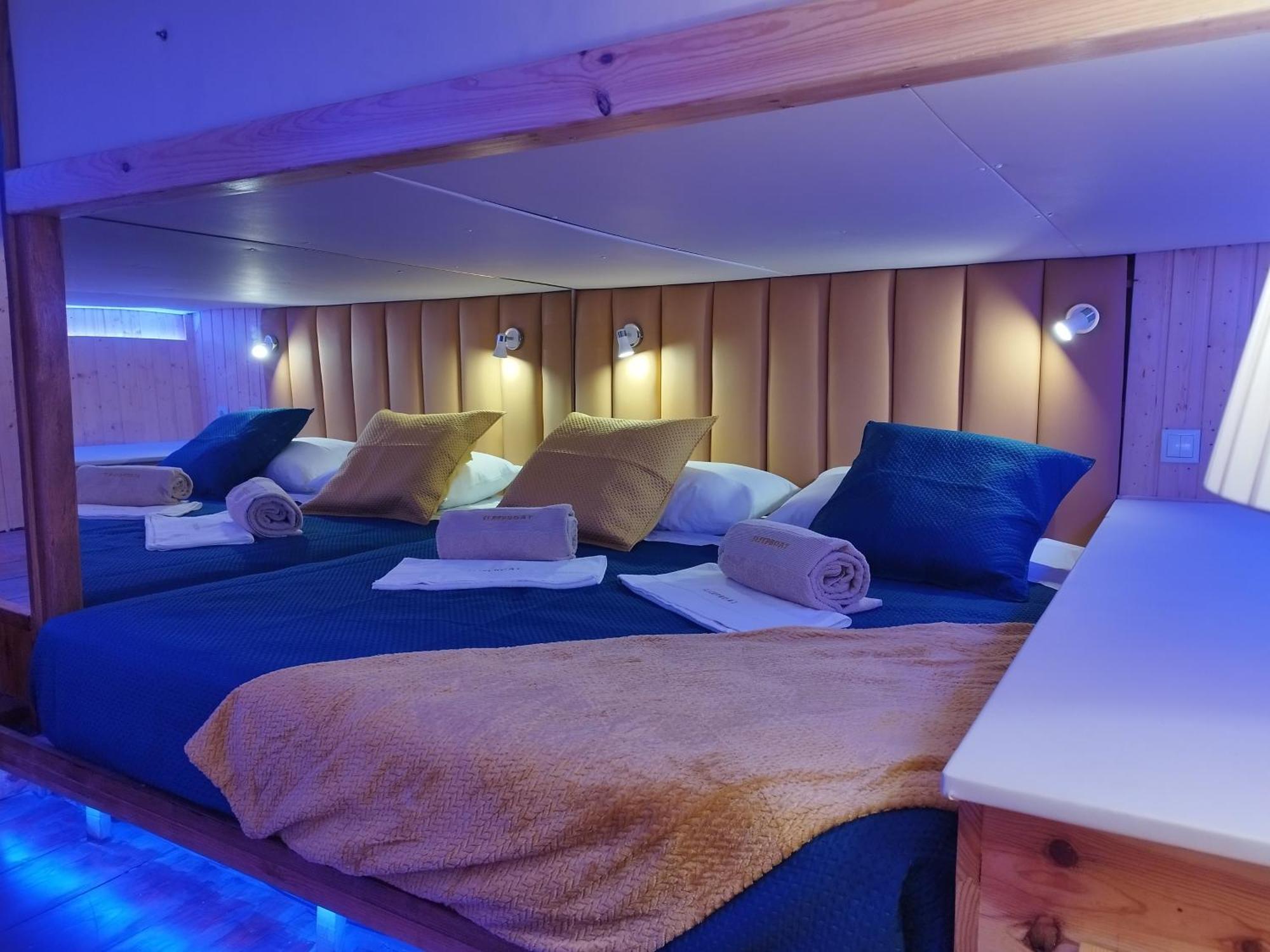 Botel Sleepboat Luxlife Yatch Oporto
