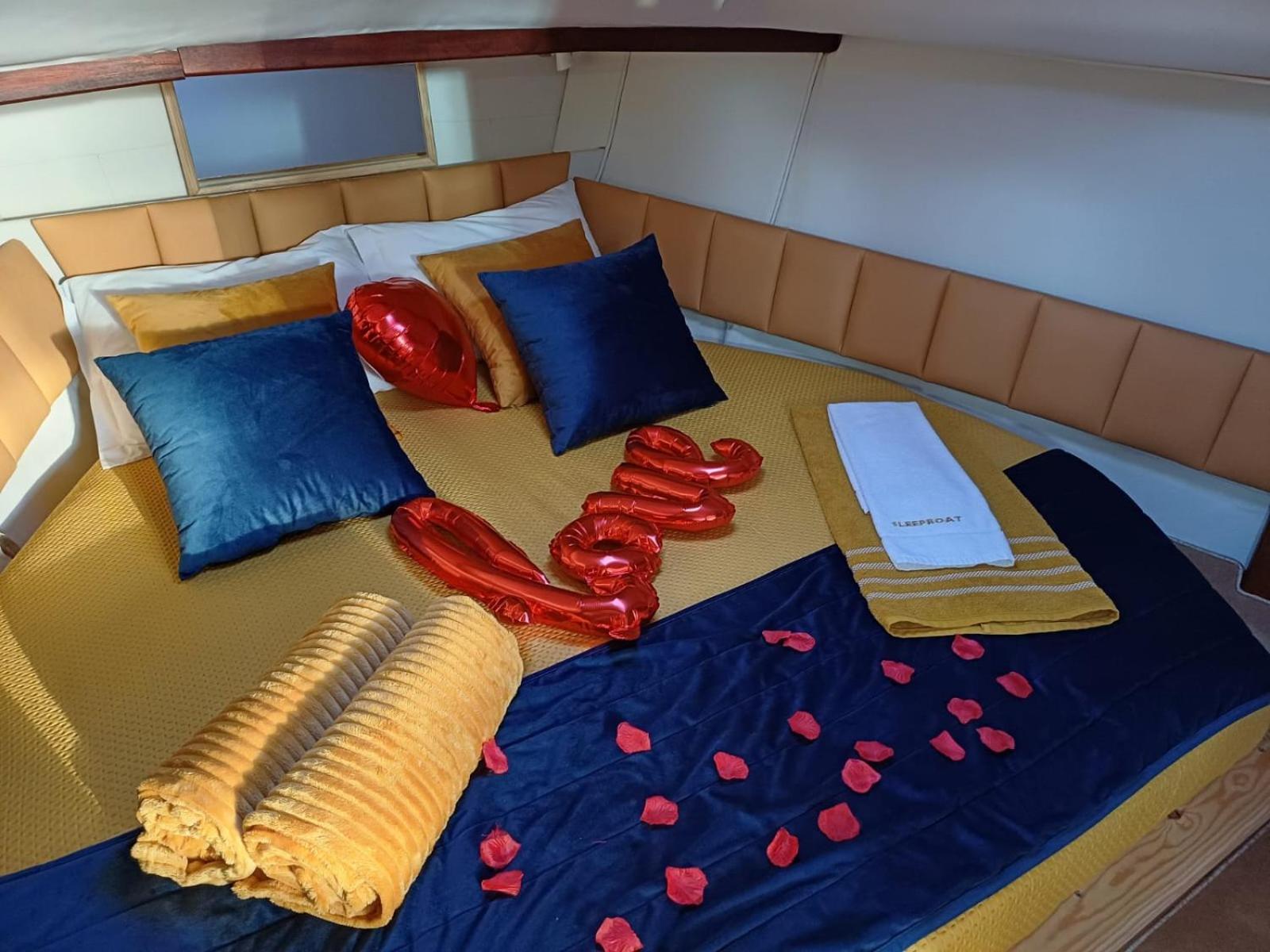 Botel Sleepboat Luxlife Yatch Oporto