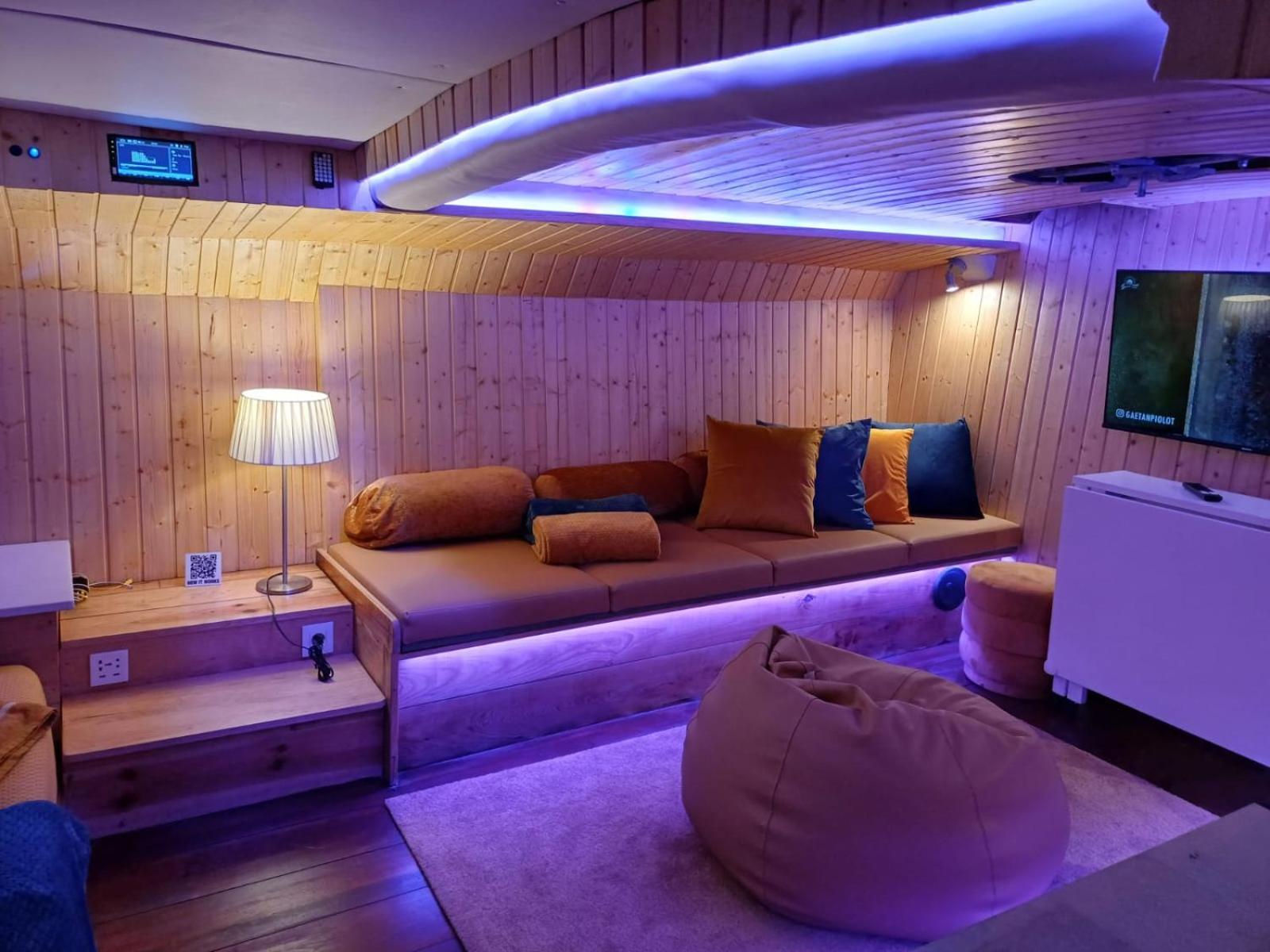 Botel Sleepboat Luxlife Yatch Oporto