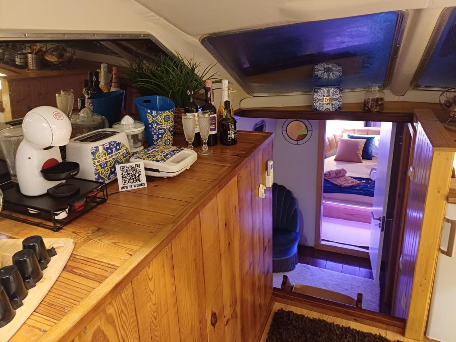 Botel Sleepboat Luxlife Yatch Oporto